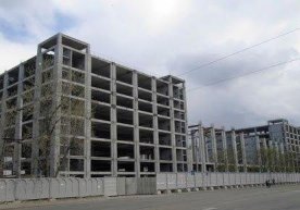 3 млрд. сўм қарздорлик тўланиши пайсалга солиб келингани сабаб қарздорнинг қурилиши битмаган бино-мншоотлари сотилди фото