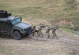 Ўзбек—қозоқ ҳарбий бўлинмалари ҳамкорлигида махсус-тактик ўқув ўтказилди фото