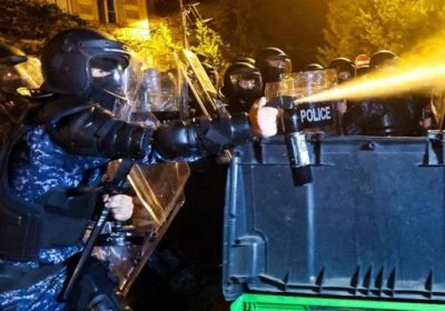 Тбилисидаги намойишлар: полиция қалампир газидан фойдаланди фото