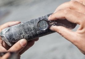 Yaponiyada yuzlab yillarga yetadigan noyob qazilma boylik topildi фото