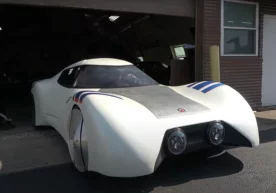 Genius Garagi устахонаси дизайнери ва автомобиль муҳандиси