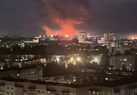 Псков халқаро аэропортига дронлар ҳужум қилди, тўртта самолётга зарар етди (видео) фото