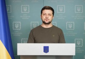 Zelenskiy Ukrainadan qochib ketganini rad etdi фото