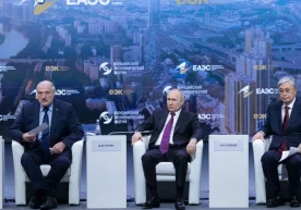 Тармоқда Россия президенти Владимир Путиннинг мажлисда