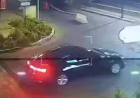 Тошкентда автомобиль эгаси автомобил ювиш шохобчасида