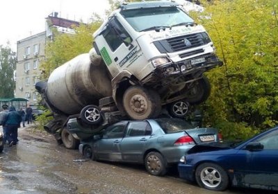 Rossiyaning Vladimir shahrida 13 avtomobil ishtirokida halokat yuz berdi фото