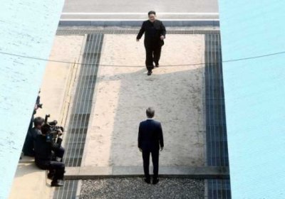 Ниҳоят Шимолий ва Жанубий Корея президентлари чегарада учрашди (фото+видео) фото