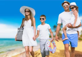 Ёзнинг қуёшли ҳавосида исиб кетмаслик учун очиқ рангли