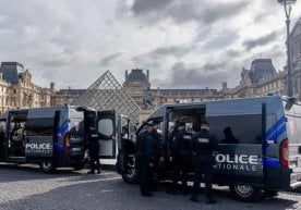 Франция полицияси Лувр музейида содир этилган жуда йирик