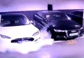 Xitoyda Tesla elektrokari noma’lum sababga ko‘ra portlab ketdi (video) фото