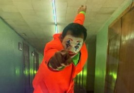 Жаҳонгир Отажонов «Ўйнасин» қўшиғига ишланган клипда Joker образида намоён бўлди (видео) фото