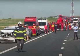Videodan kadr Ruminiyada ketma-ket yo‘l-transport