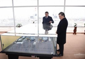 Shavkat Mirziyoyev To‘raqo‘rg‘ondagi issiqlik elektr stansiyasiga bordi фото