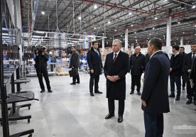 Shavkat Mirziyoyev Zangiotada ochilgan 40 mln dollarlik logistika markazini borib ko‘rdi фото