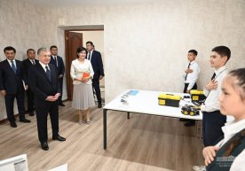 Shavkat Mirziyoyev Toshkentdagi zaif eshituvchi bolalar uchun maktab-internatiga bordi фото