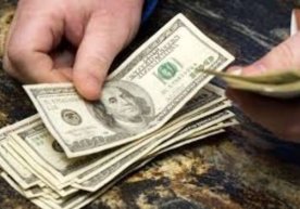 “Qora bozor”da dollar qanchadan sotilayotgani maʼlum boʻldi фото