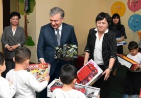 Президент боғча болаларига совғалар топширди (фото) фото