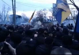 Ukrainadagi millatchilar prezident Poroshenkoni qochib qolishga majbur etdi фото