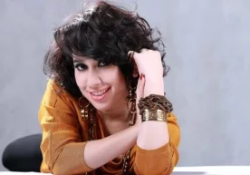 Кўпчилик бу хонандани ширали овози ва жонли куйлай олиш