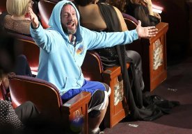 Адам Сандлер фақат фильмлардан топилган даромадлар ҳисобга