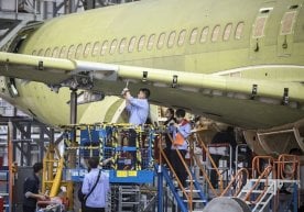 Поставки китайского узкофюзеляжного самолета C919 отстают