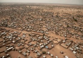 Burkina-Fasoda harbiylar uchun xandaq qaziyotgan odamlarga hujum qilindi фото