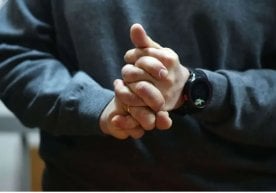 Бармоқларни қирсиллатиш кўпчилик учун оддий одатдек