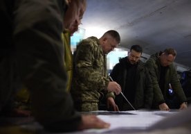 Zelenskiy frontdagi Pokrovsk va Kupyansk shaharlariga tashrif buyurdi фото