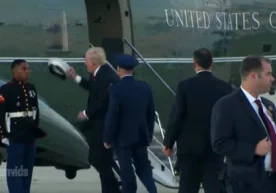 АҚШ президенти Дональд Трамп ҳарбий хизматчи йигитнинг