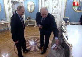 Lukashenko Putinga o‘z tomorqasidan bir necha qop kartoshka sovg‘a qildi (video) фото