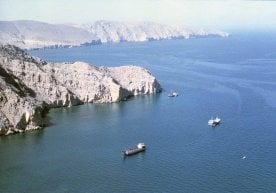 Эрон Ҳурмуз бўғози орқали ҳаракатланувчи тижорат кемалари