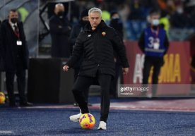 Mourinyu “Roma”ning o‘yini vaqtida yuragi to‘xtab qolgan muxlisga sovg‘a berishni va’da qildi фото