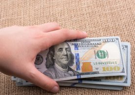 Фарғонада божхона пости раҳбари пора билан қўлга олинди.