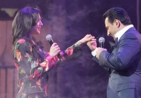 Хонанда Имрон ўз концерт дастури давомида актриса Дурдона