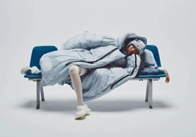 In Japan, a "smart" jacket that can be slept on anywhere has been created фото