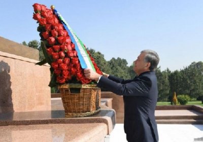 Prezident Mustaqillik va ezgulik monumenti poyiga gulchambar qo‘ydi (foto) фото
