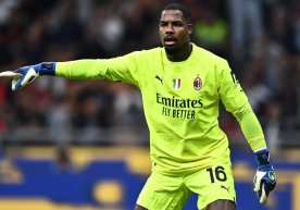 «Милан» франсуз дарвозабони Майк Менян билан шартномани