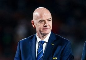 У ўзини ислоҳотчи деб ҳисоблайди, Ливан фуқаролигини олган