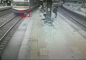 Тайванда поезд остида қолган 70 ёшли қария омон қолди. Бу