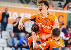 Championat.Asia ва Transfermarkt маълумотига кўра, Элдор