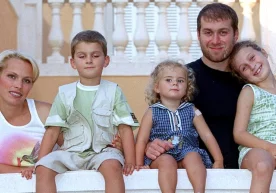 Архив фото. Абрамович оила аъзолари билан. 2003 йил
