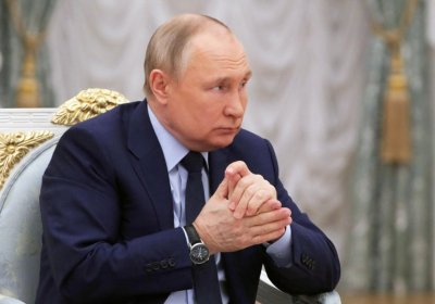 Putin urushdan oldin Zelenskiy bilan uchrashishdan bosh tortgan va uni «natsizm sherigi» deb atagan фото