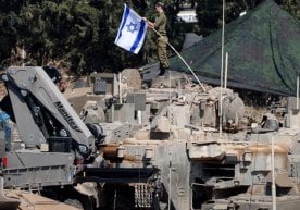 The Israeli army announced that it will remain in five areas in southern Lebanon фото