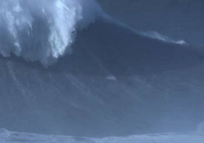 Бразилиялик сёрфер 25 метрли тўлқинни жиловлаб, жаҳон рекордини ўрнатди (видео) фото