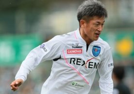Jahon futboli tarixida bunaqasi bo‘lmagan. 52 yoshli futbolchi yana 1 yil to‘p surmoqchi... фото