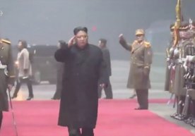 Tramp bilan uchrashgan Kim Chen In Pxenyanga “qahramon” boʻlib qaytdi фото