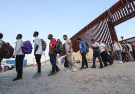 Tramp ommaviy deportatsiyalarni amalga oshirish uchun harbiy kuch ishlatishga tayyorligini tasdiqladi фото