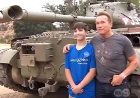 Америкалик актёр, сиёсатчи ва тадбиркор, 70 ёшли Арнольд
