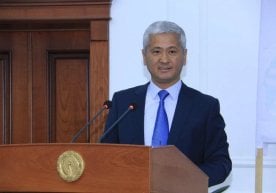 Шароф Рашидов тумани ҳокими Маҳмуд Холбўтаев 10 минг