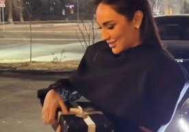 Машҳур хонанда Муниса Ризаева яна мухлисларини кулдирган